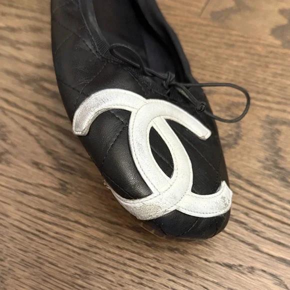 Vintage CHANEL Black and White Quilted Flats - Picture 4 of 8
